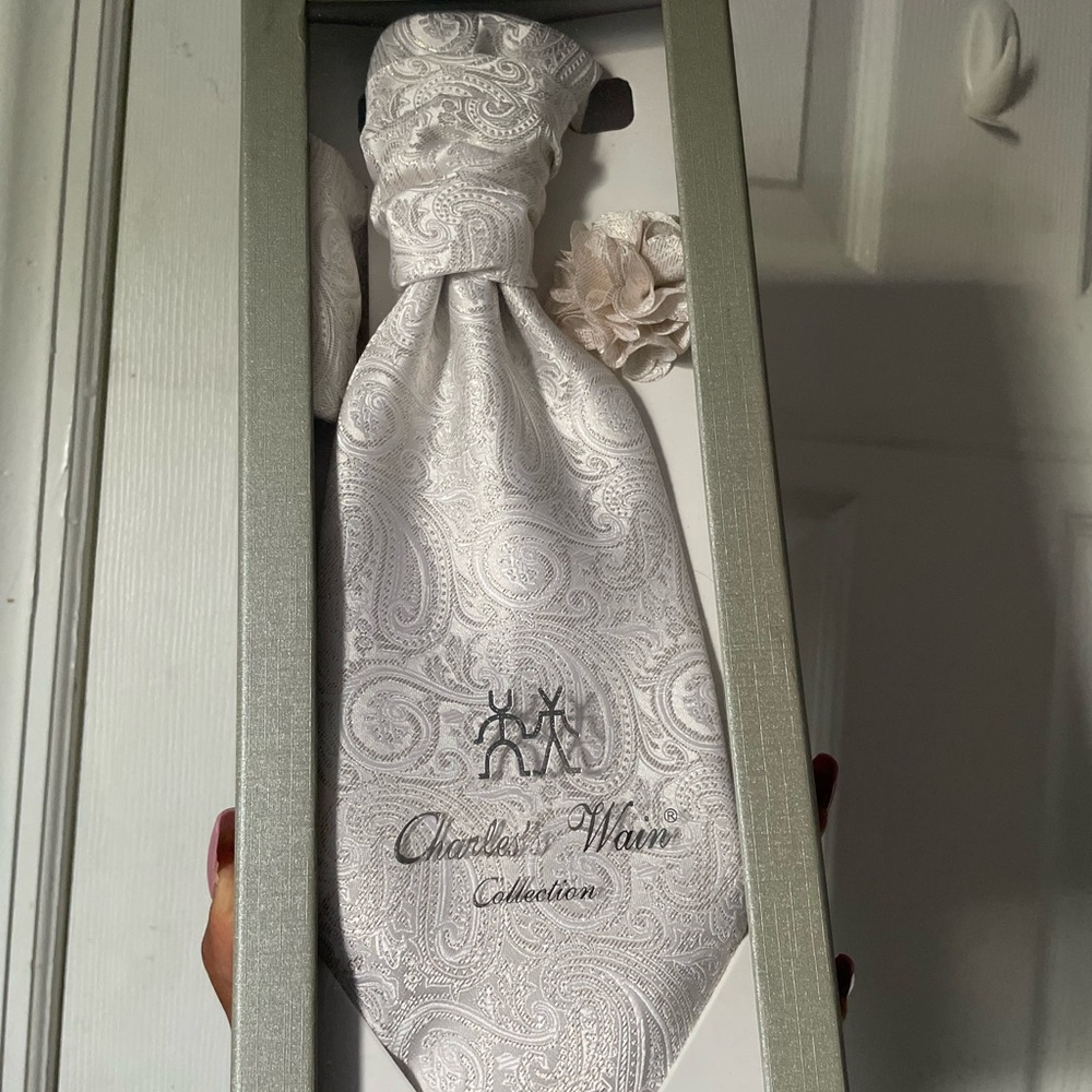 Charles Wain Paisley Cravat with Lapel Flower